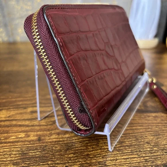 Michael Kors Jet Set smartphone wristlet burgundy crocodile-embossed design - Picture 4 of 13